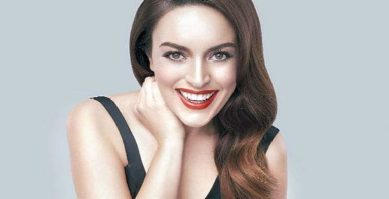 Ezgi Mola, Topluma Çok Güzel Örnek Oluyor!