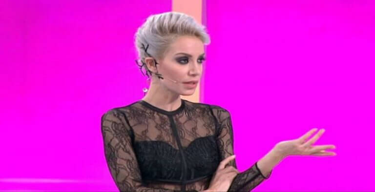 Öykü Serter’den İç Çamaşırlı Nefes Kesen Poz!