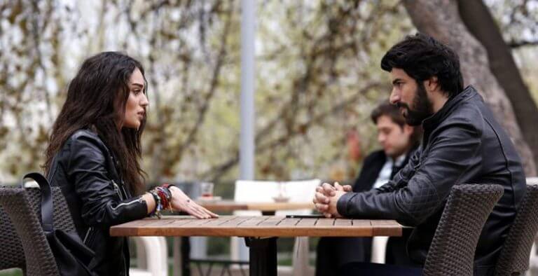 Bestemsu Özdemir Engin Akyürek’e Mi Aşık? Dedikodu Kazanı Kaynıyor!