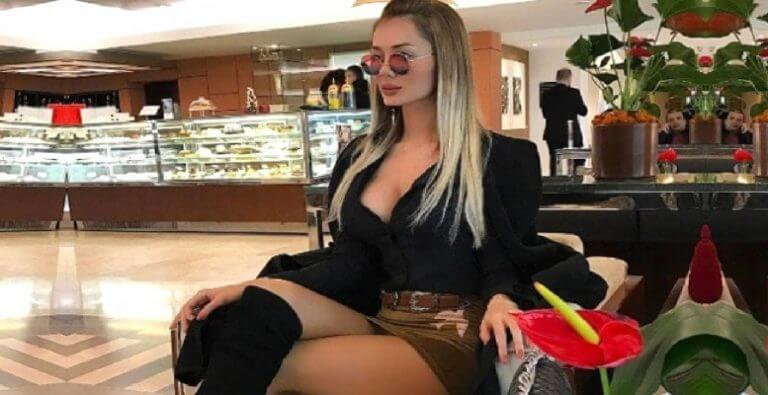 Cansu Taşkın tatil sezonunu cesur pozlarla Alaçatı’da açtı. Bikinili pozları yürek hoplattı!