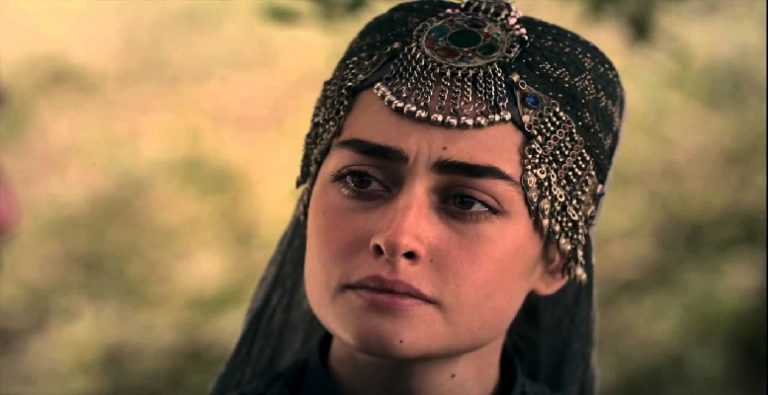 Esra Bilgiç’in, Diriliş Ertuğrul dizisinden apar topar ayrılmasının nedeni ortaya çıktı!