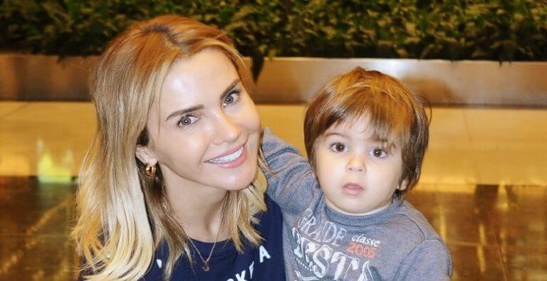 Ece Erken’in minik oğlu’na “çok şişmiş” yorumu!