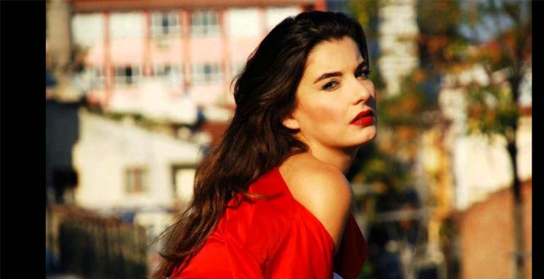 İrem Altuğ Kimdir?