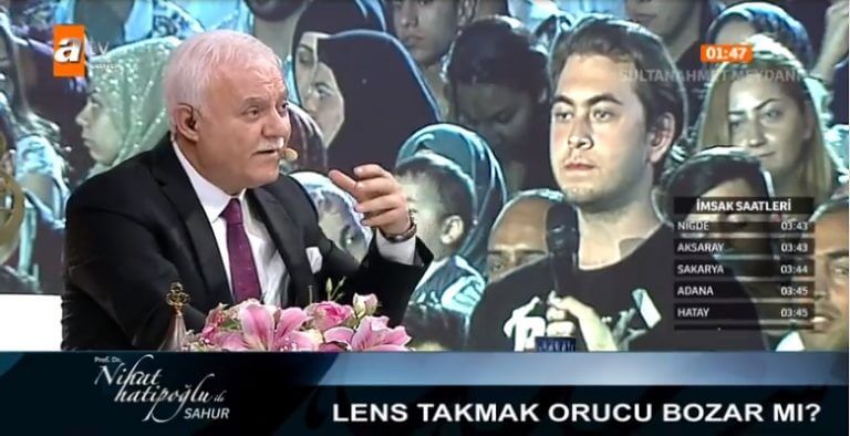 Nihat Hatipoğlu’na yine ilginç bir soru! “Lens takmak orucu bozar mı?”
