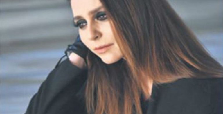 Ünlü Oyuncu, Kızının Soyadını Değiştirmek İçin Başvuruda Bulundu!