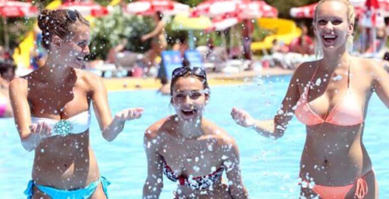 Rus turistler Türkiye’den vazgeçemiyor