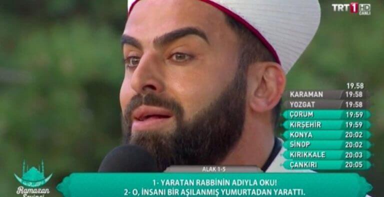 TRT’nin hilal kaşlı hafızı Mustafa Özyılmaz, sosyal medyada olay oldu