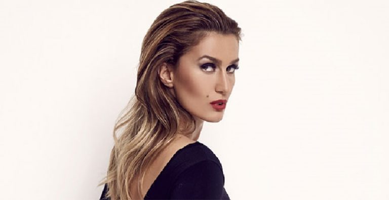 Tuğba Özay, Paylaşımı İle Sosyal Medyayı Salladı!