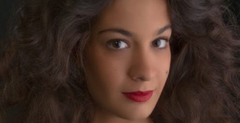 Zeynep Anacan Kimdir?