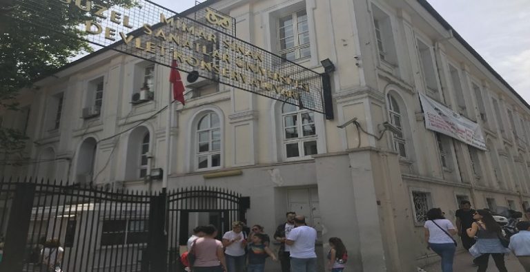 Mimar Sinan Güzel Sanatlar Üniversitesi’ne Tahliye Şoku!