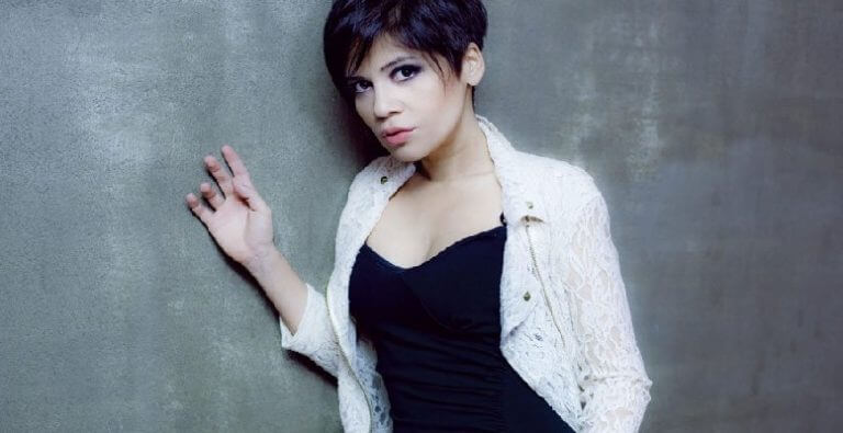 Şarkıcı Aydilge’nin gelinliğinin kaç kilo olduğunu duyanlar şoke oldu! Nasıl taşıyacak?