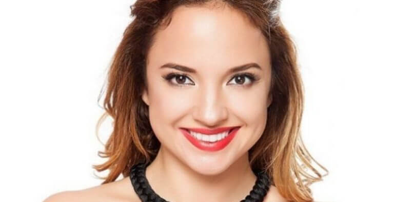 Ayşe Özyılmazel kimdir?