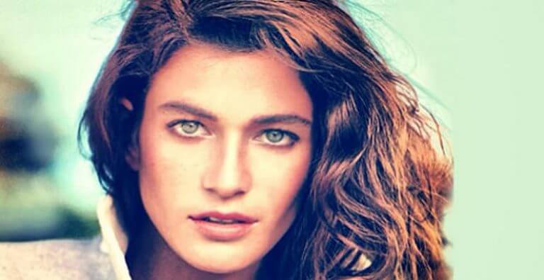 Berrak Tüzünataç Kimdir