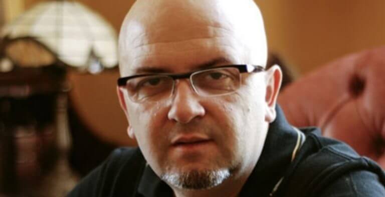 Birol Güven Seksenler’i, Doksanlar’ı çekti, bu kez geleceğe ışınlayacak!