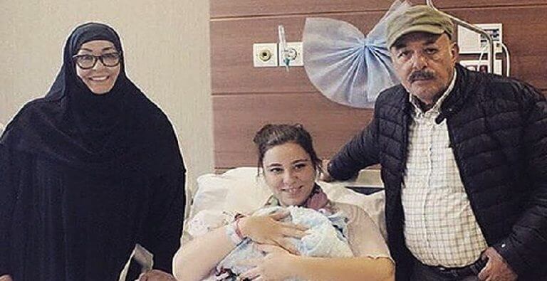 Tuğçe Tayfur’un babası Ferdi Tayfur oyuncu olmasını, annesi Nejla Nazır şarkıcı olmasını istedi