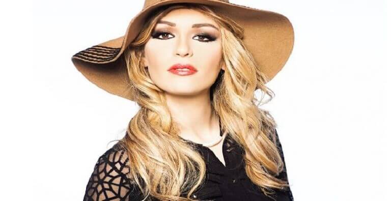 Silahlı saldırıda ölen İzmirli şarkıcı Hacer Tülü toprağa verildi