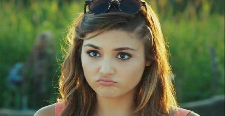 Hande Erçel’in oyunculuğu Londra’da başarısız oldu! Sonunda kararını verdi.