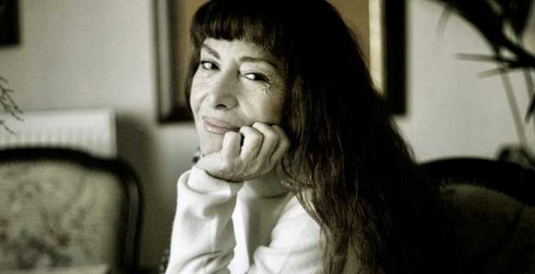 Hümeyra Akbay kimdir?