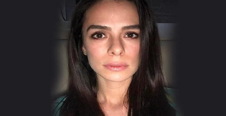 Özge Özpirinçci’nin son hali şoke etti. Saçları beyazladı!