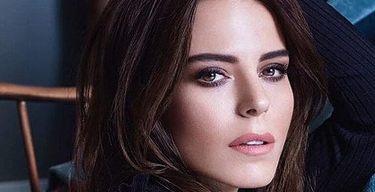 Simge Sağın şarkılarını küçük yavru köpek için söyledi