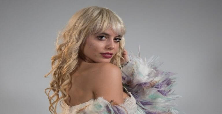 Asia Valente Kimdir?