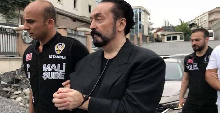 Yeni dolandırıcılık yöntemi: “Adnan Oktar’ın kediciğisin” deyip 70 yaşındaki kadını dolandırdılar!