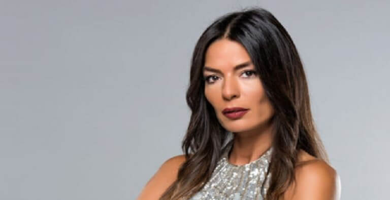 Asuman Krause bahçede duş aldı!