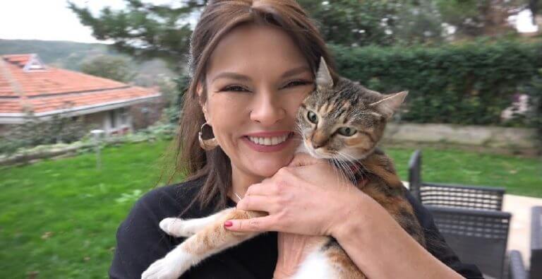 55 yaşındaki Aydan Şener’in bikinili pozu şoke etti!