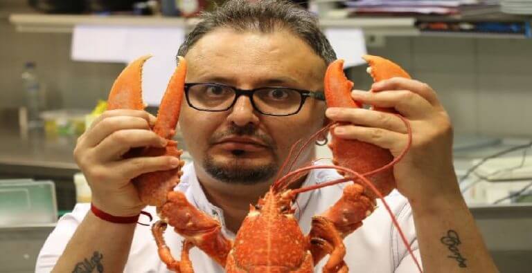 Ayvaz Akbacak kimdir?