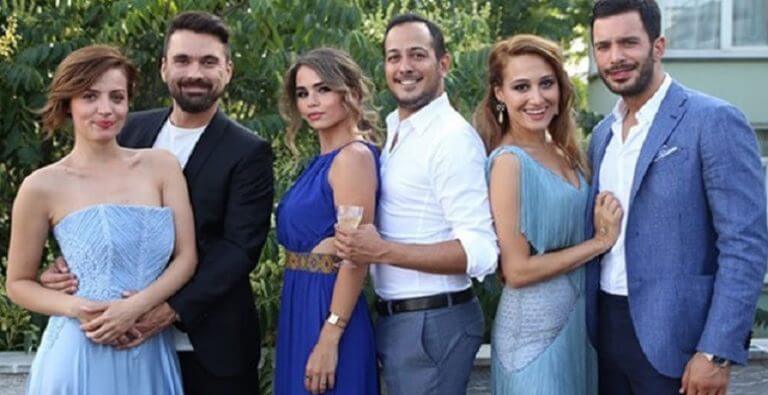 Ayrıldı Denilen Ünlü Çift Tatilde Görüntülendi!