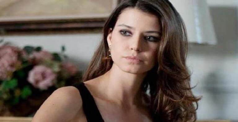 Beren Saat’ten ailelere çağrı: Feminist çocuklar yetiştirin!