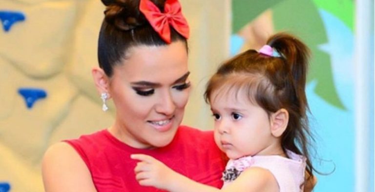 Demet Akalın kızını bagajda taşıdı