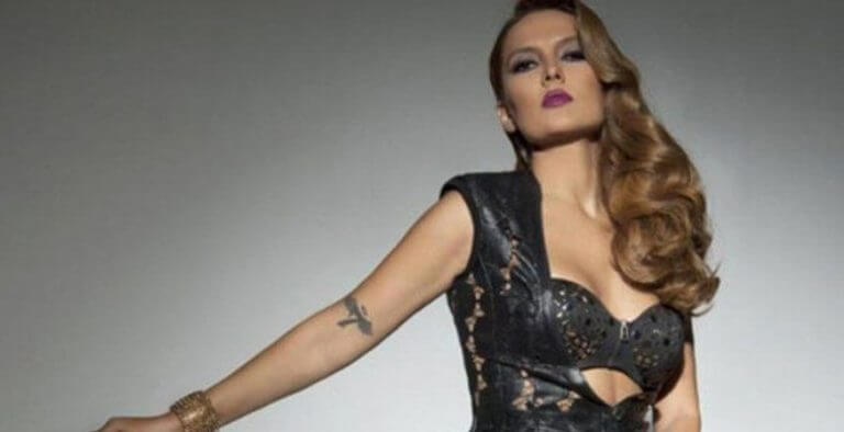 Demet Akalın mayolu doğal halim dedi!