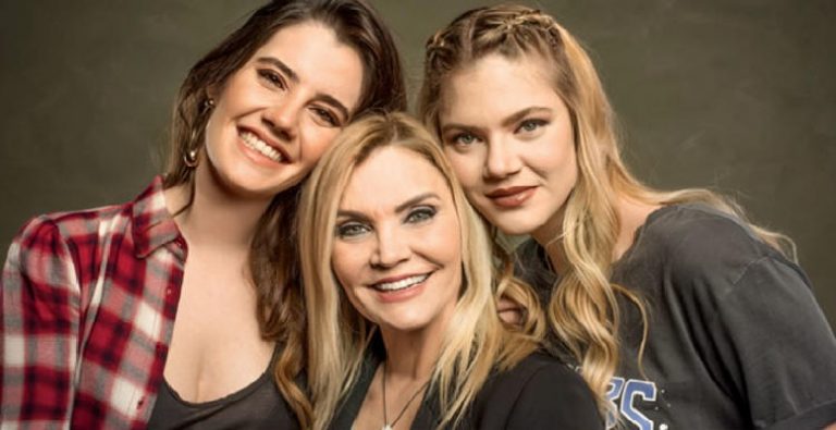 Derya Baykal Kimdir?