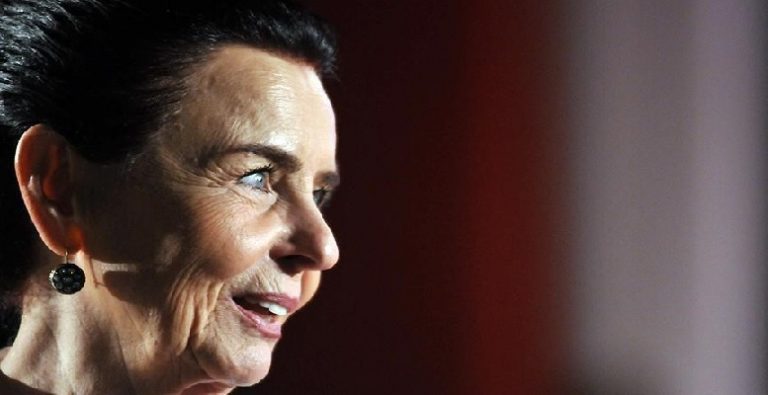 Fatma Girik Evinde Kaza Geçirdi!