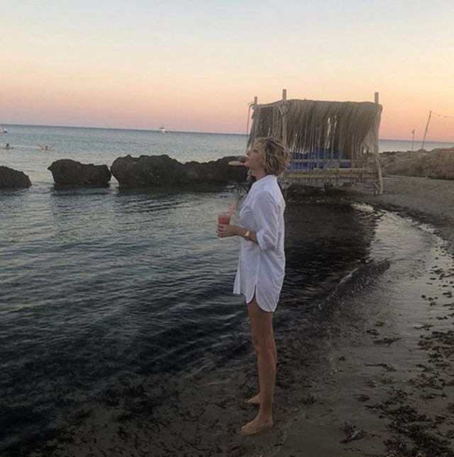 Gülse Birsel tatil filtresiz fotoğrafı