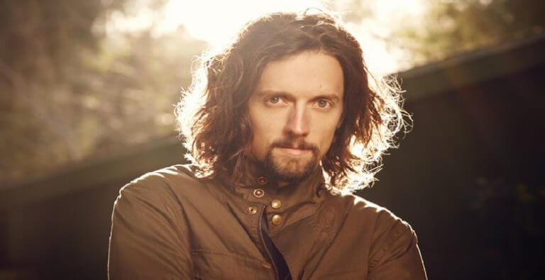 Ünlü şarkıcıdan bomba itiraf: ‘Erkeklerle farklı deneyimler yaşadım’