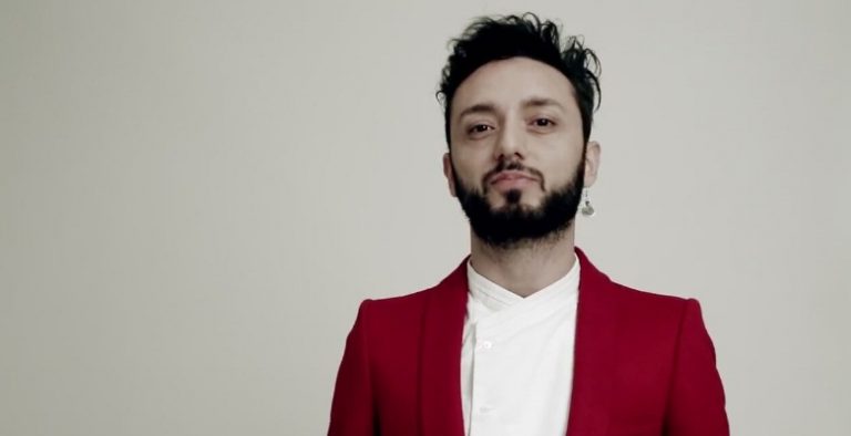 Mabel Matiz: Şarkılarımı, utandığım için kendimi gizleyerek paylaşıyordum