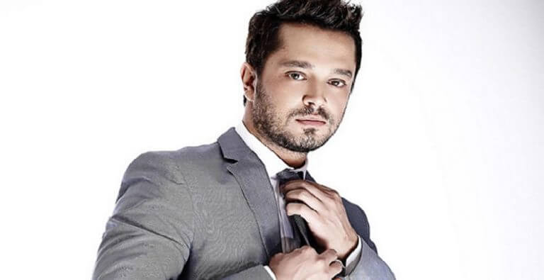 Murat Boz, ünlü çapkın Taha Özer’in eski sevgilisi Tanya Bidva’nın dans videolarını izlerken yakalandı!