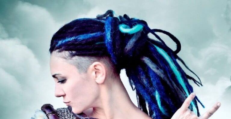 Özlem Tekin kimdir?