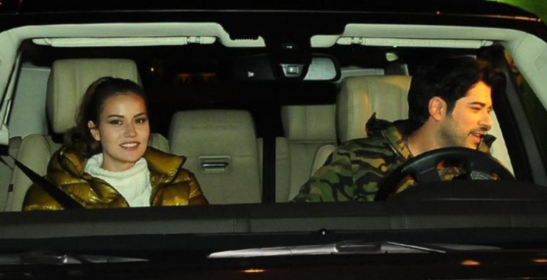 Reklam filminden 4 milyon kazanan Burak Özçivit’ten eşine hediye araba