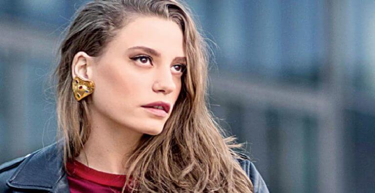 Serenay Sarıkaya’dan cesur tatil pozları