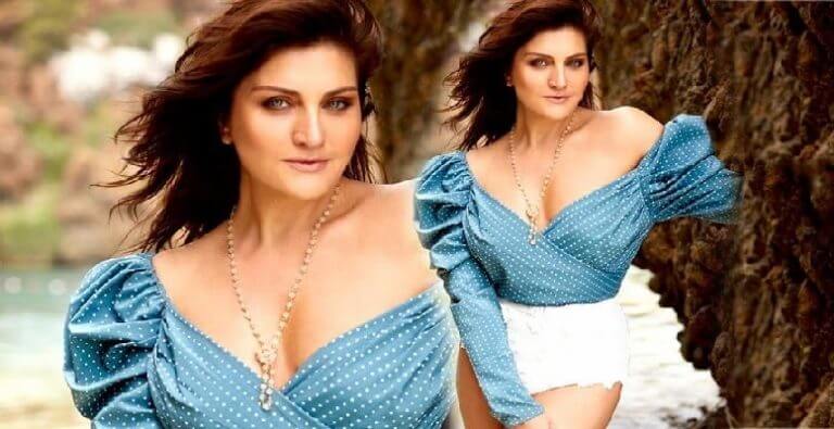 Sibel Can’ın göğüs dekoltesi nefes kesti