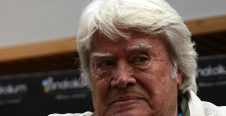 Cüneyt Arkın Ambulans ile Hastaneye Kaldırıldı!