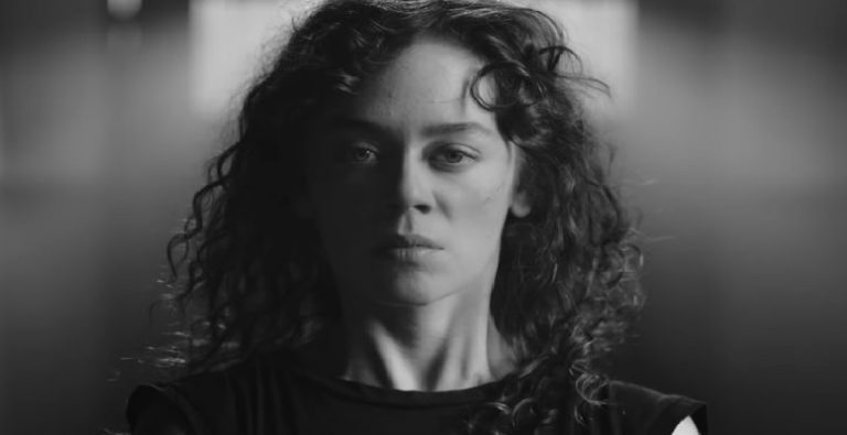 Avlu dizisinin yeni sezon ilk fragmanı yayınlandı. Yer yerinden oynayacak!