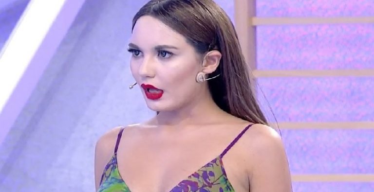 Bahar Candan Üstsüz Fotoğrafı ile Olay Yarattı!