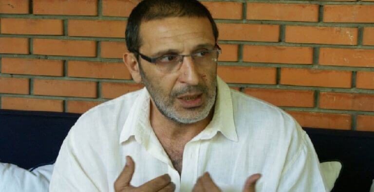 Cem Özer’den vefat eden annesinin komşularına ağır küfür!