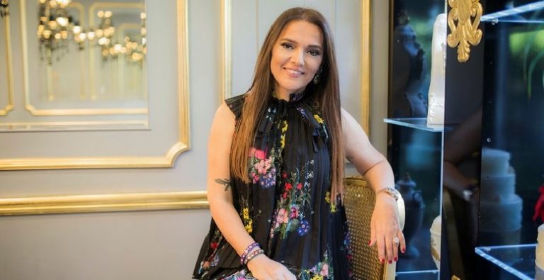 Demet Akalın’dan Hayranına Şarkılı Gönderme!