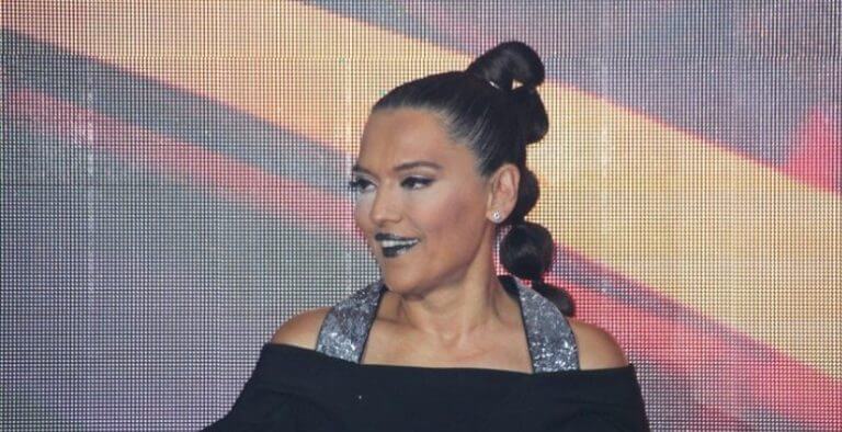 Demet Akalın midillisine tüp bebek tedavisi yaptırıyor