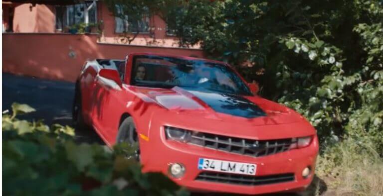 Elimi Bırakma Cenk’in Kırmızı Arabasının markası ne?